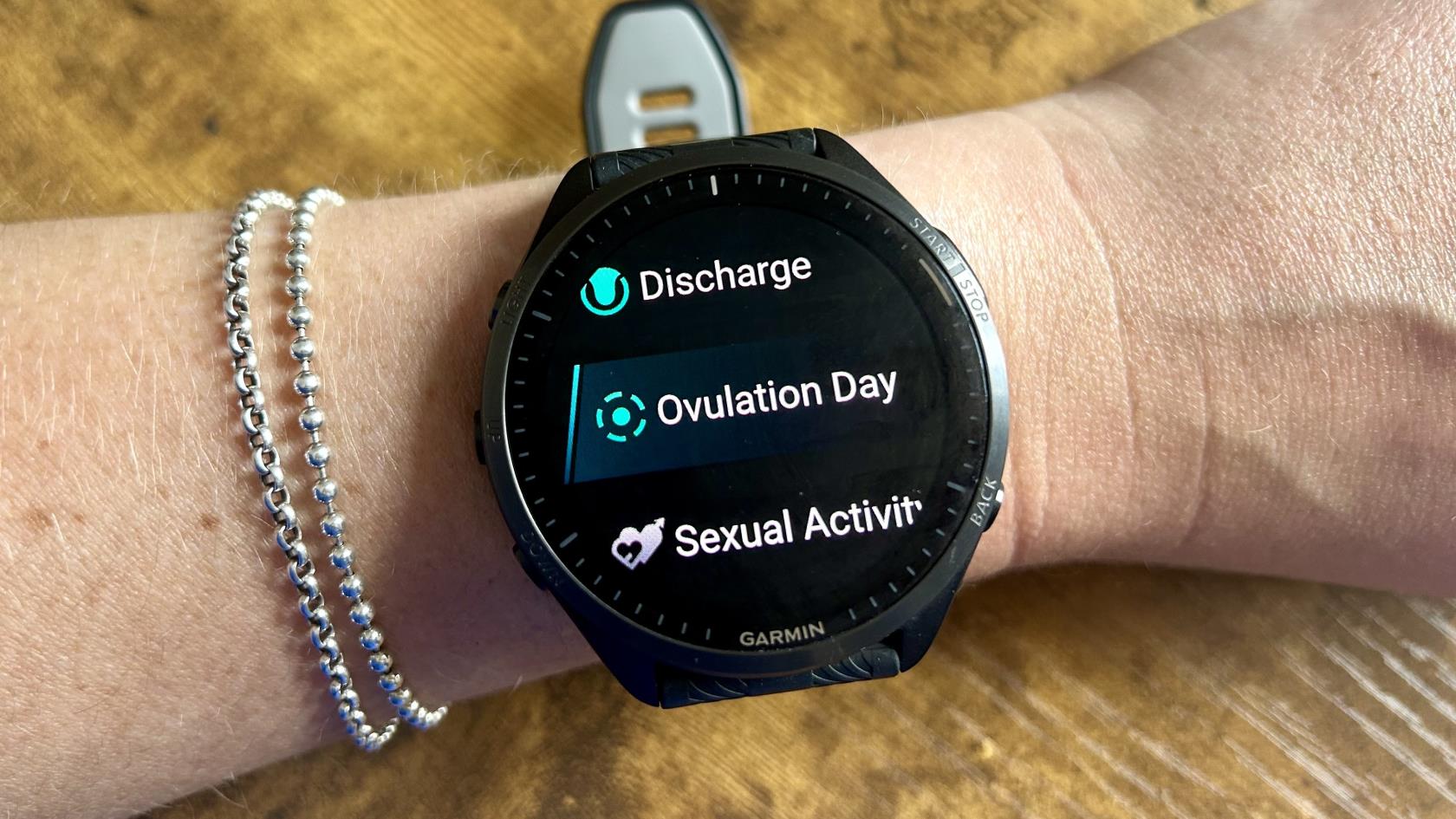 Garmin Watch の月経追跡機能の使用方法