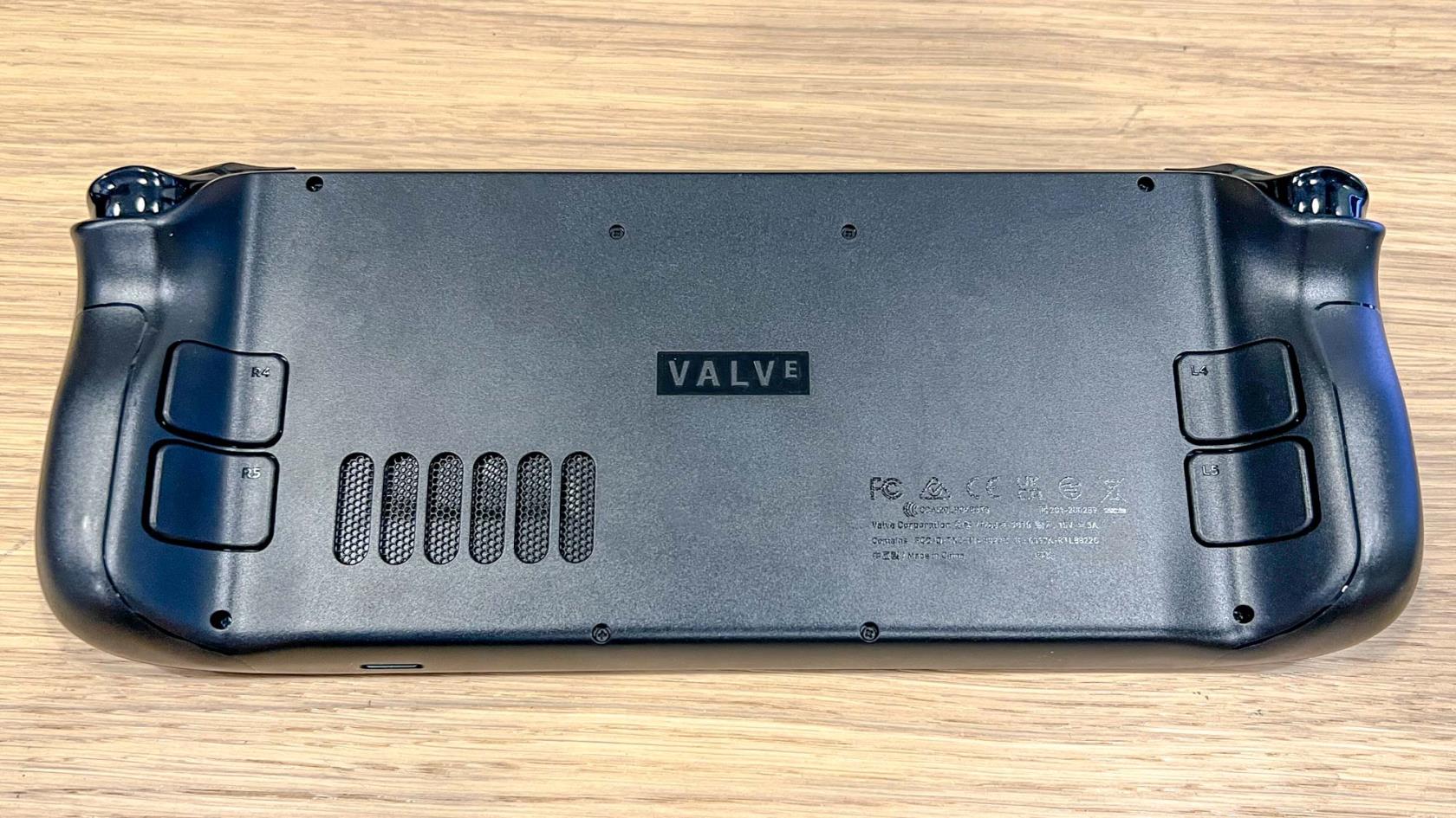 SteamデッキにSSDを取り付ける方法