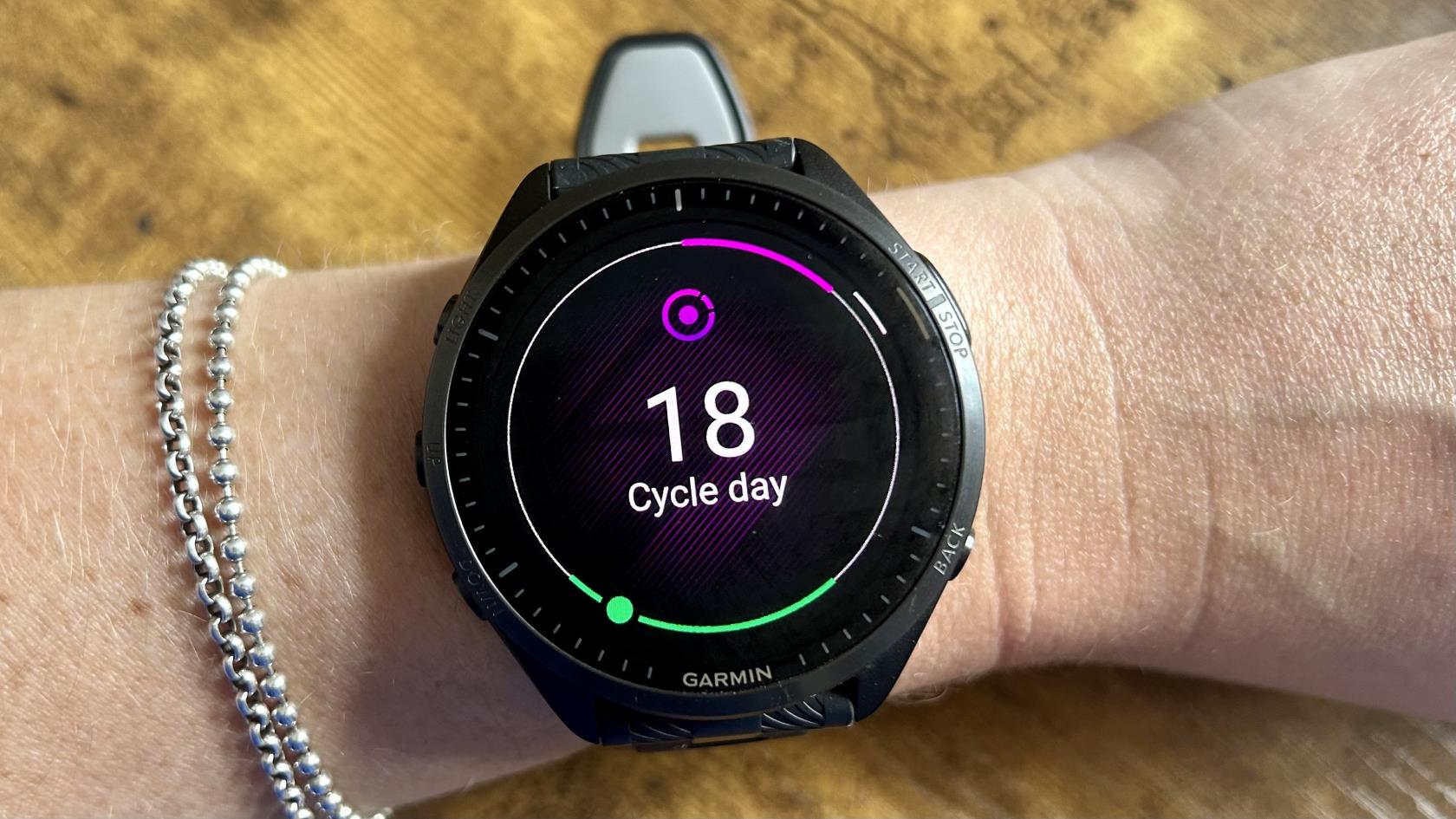 Garmin Watch の月経追跡機能の使用方法