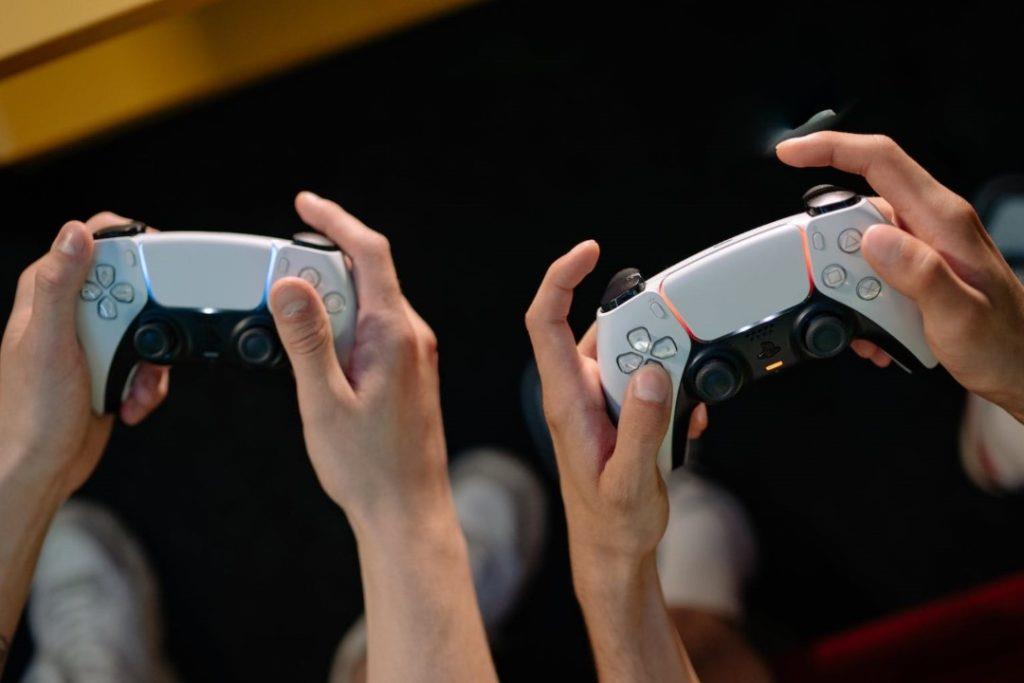 PS5コントローラーのライトの色は何を意味しますか