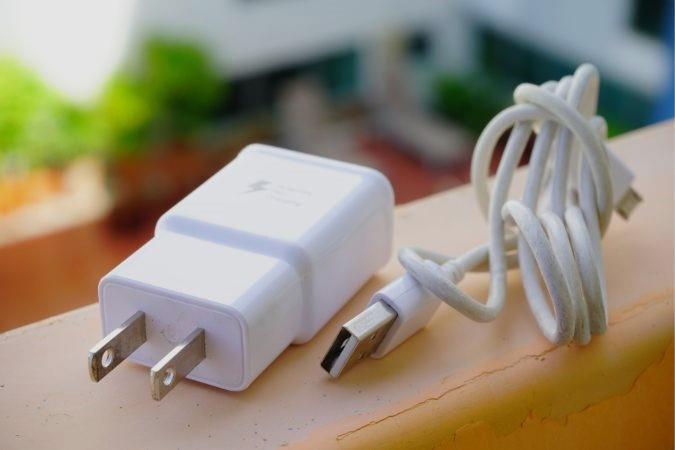 Android スマートフォンの画面がランダムに点灯する場合の 8 つの修正方法