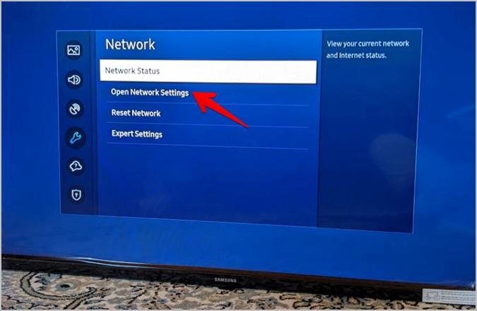 Samsung スマート TV で Wi-Fi を接続または変更する方法