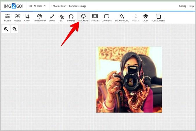 iPhone、Android、オンラインで写真に誕生日の帽子を追加する方法