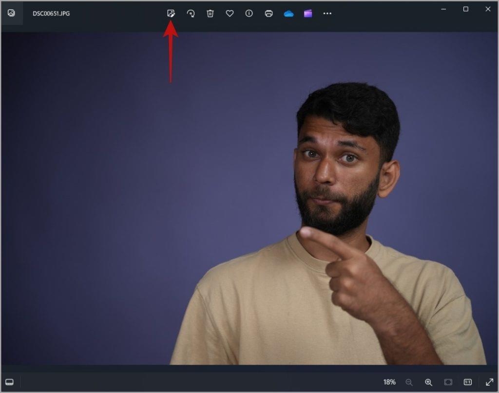 Windows フォト アプリで背景を透明にする方法