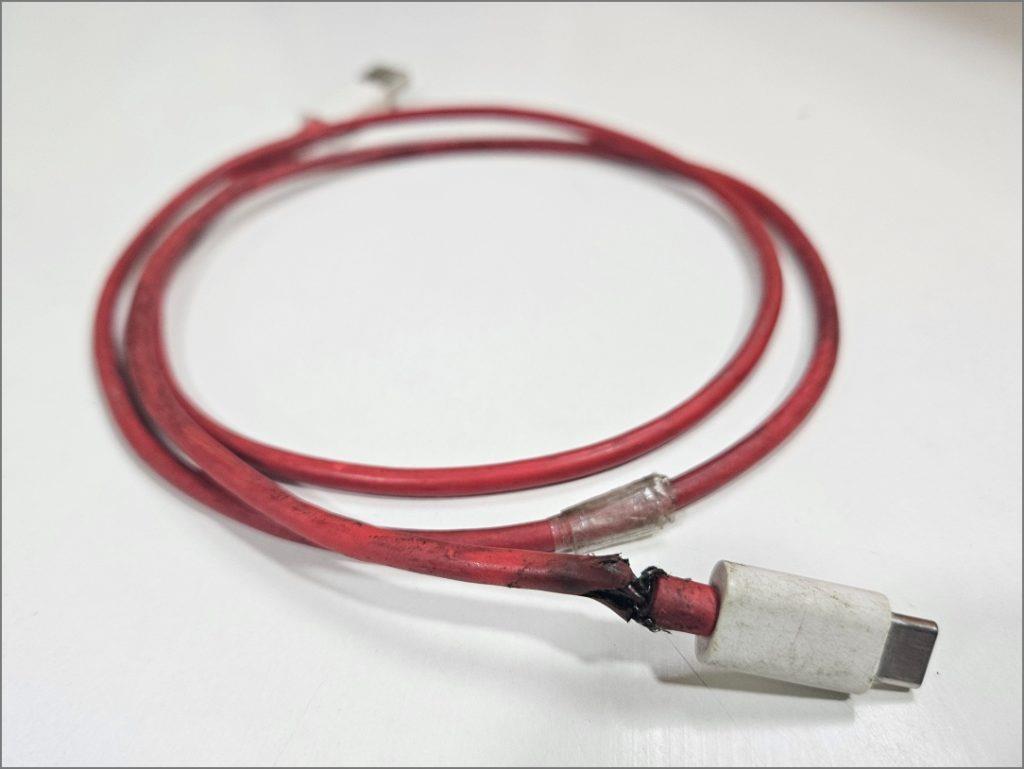 充電中に携帯電話のバッテリーが消耗する場合の 10 の修正方法
