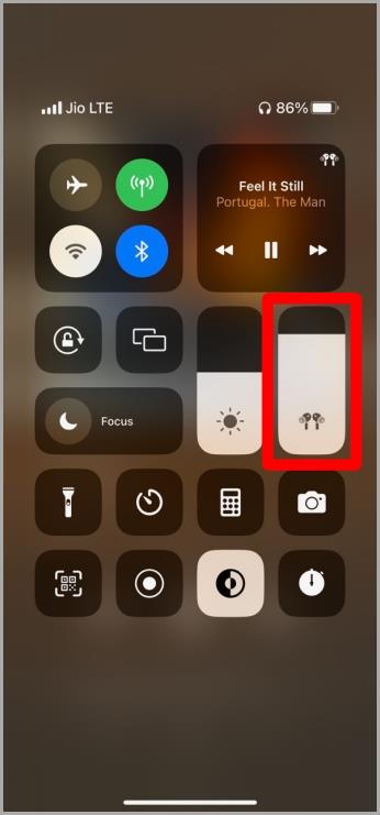 iOS 16以降を実行しているiPhoneで空間オーディオを設定して使用する方法