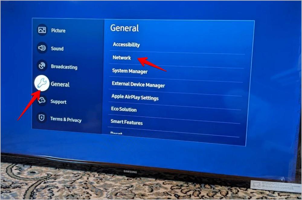 Samsung スマート TV で Wi-Fi を接続または変更する方法