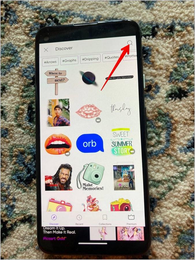 iPhone、Android、オンラインで写真に誕生日の帽子を追加する方法