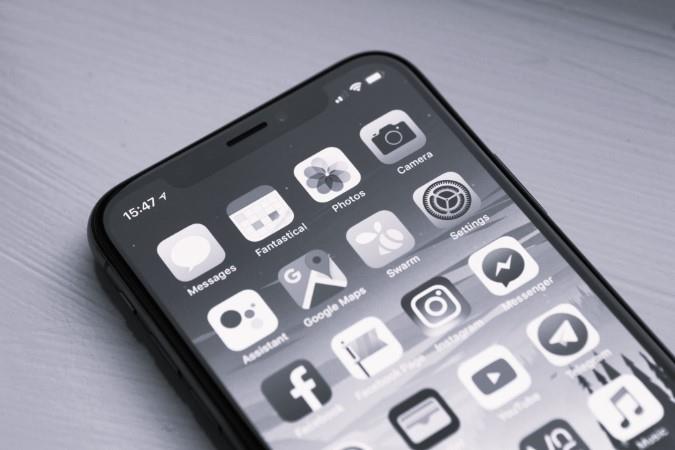 iPhoneの画面が白黒になる7つの対処法